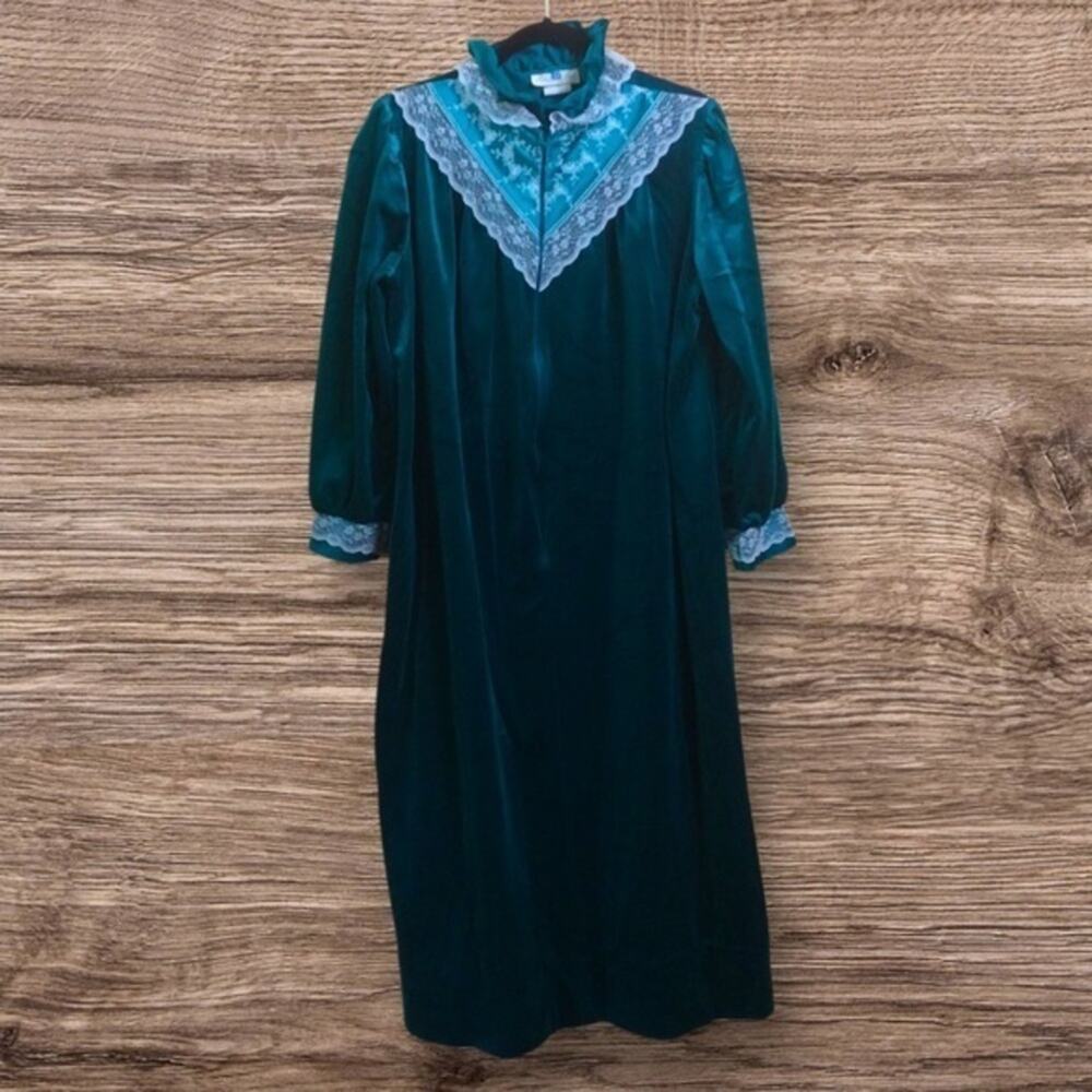 Vintage Ashley Ames, green velour house address. Medium